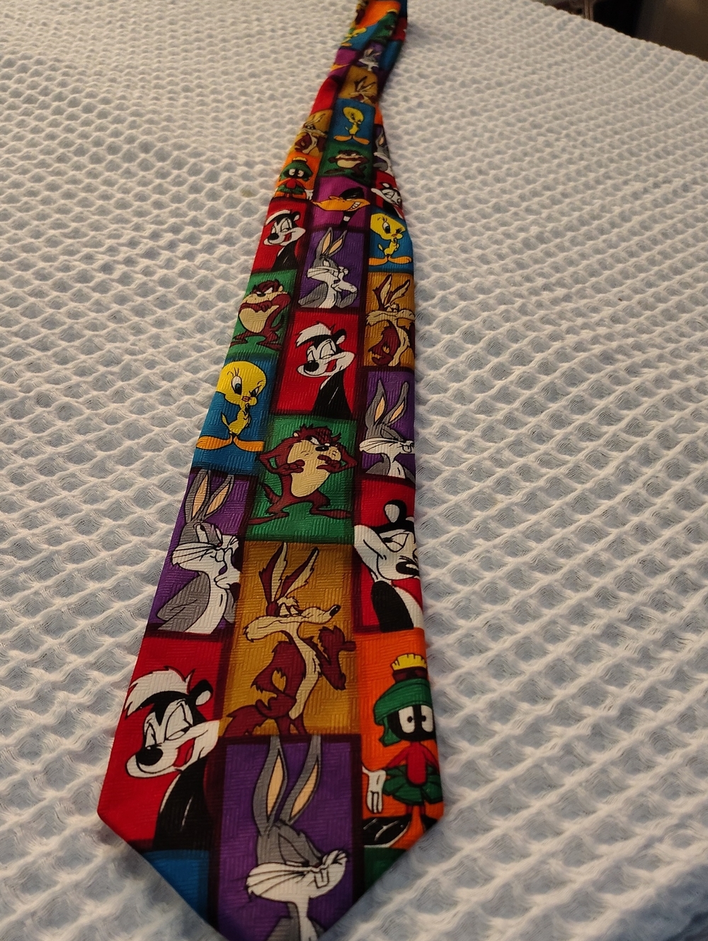 Vintage 90s Looney Tunes Tie in Multicolor Cartoon Print